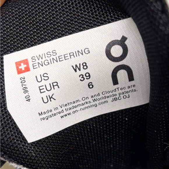 ON Cloud X lightweight Athletic Shoes - Picture 9 of 11